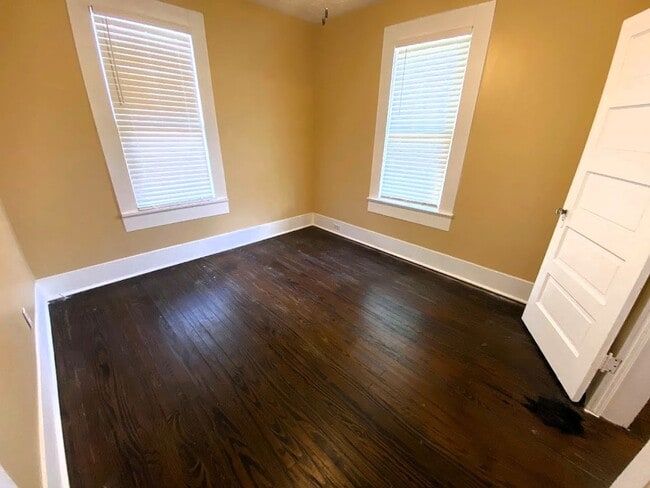 Building Photo - Adorable 2 bedroom house for rent in Downtown LC