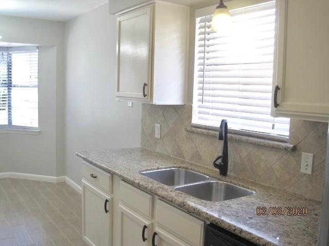 Building Photo - 16011 Hickory Knoll Dr