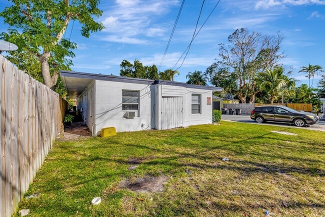 Building Photo - 428 Roseland Dr