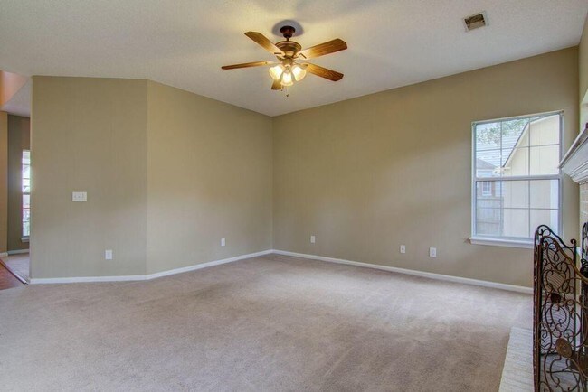 Building Photo - 103 Amberside Dr