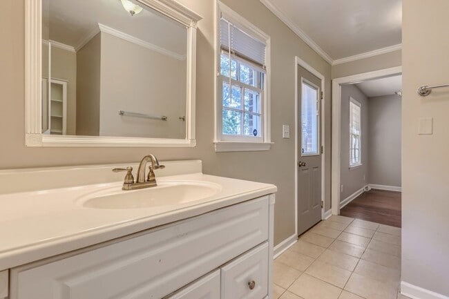 Building Photo - 5608 Weddington Matthews Rd, Matthews, NC,...