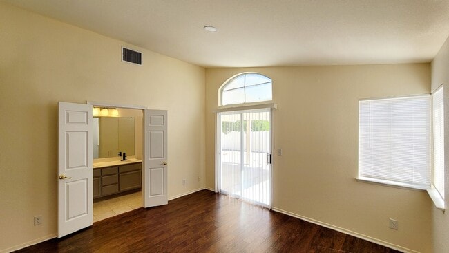Building Photo - 9725 Sierra Mesa Ave