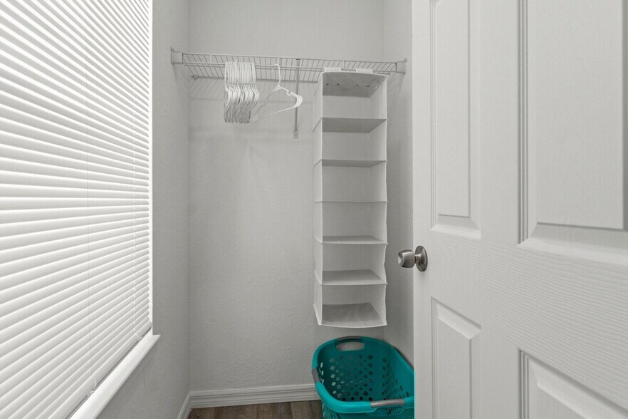 Building Photo - 4857 S Amstel Dr