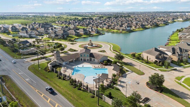 Building Photo - 24023 Lake Molveno Dr