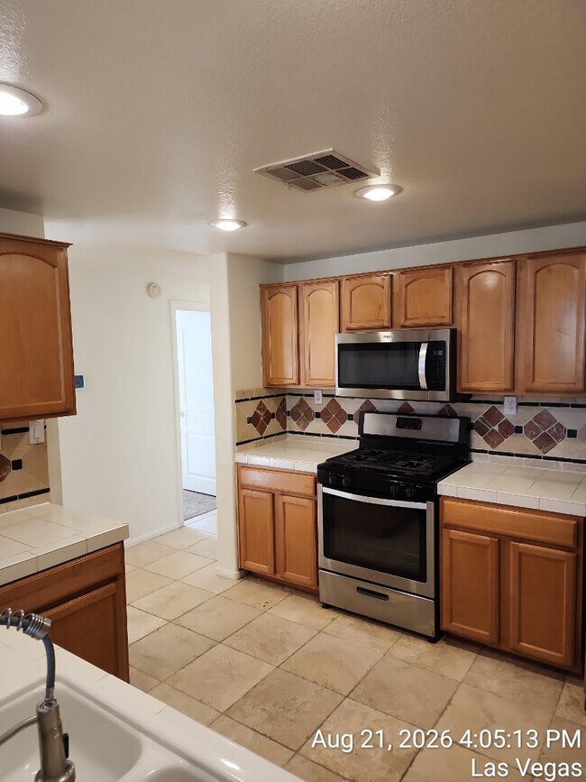 Building Photo - 664 Peachy Canyon Cir