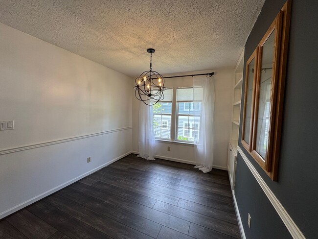Building Photo - West AVL - Beautifully Updated Townhouse