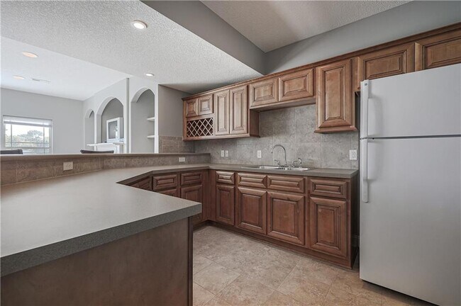 Building Photo - 5029 Woodstock Ct