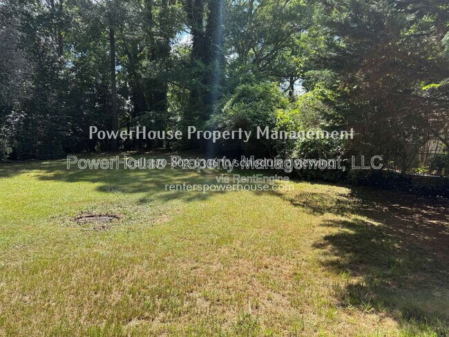 Building Photo - 3155 Oak Dr