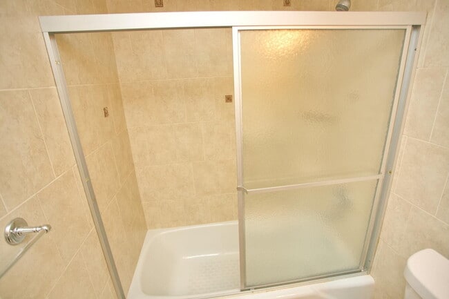 Building Photo - 1009 N Ocean Blvd