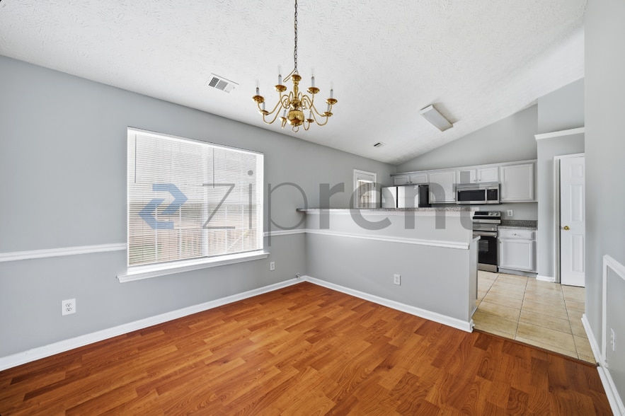 Building Photo - 1512 Buckingham Pl