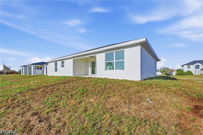 Building Photo - 2105 NE 1st Ave