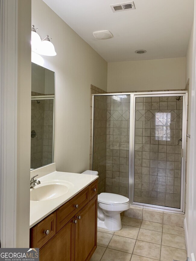 Building Photo - 5460 Glenridge View NE