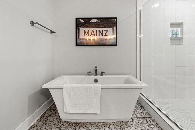 Building Photo - 1224 2nd Ave S