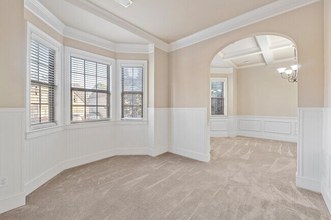 Building Photo - 1023 Iris Glen Dr