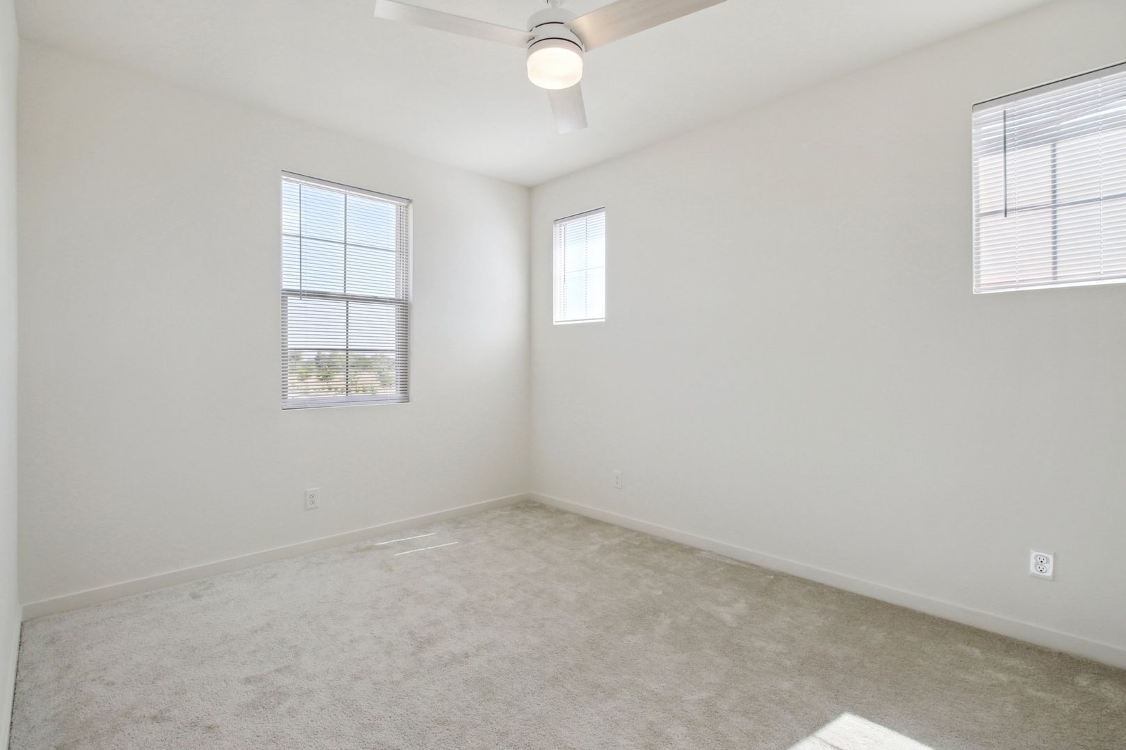 Building Photo - 21283 E Swan Dr