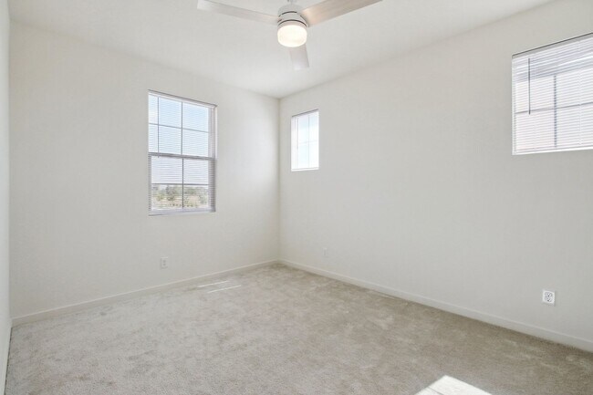 Building Photo - 21283 E Swan Dr