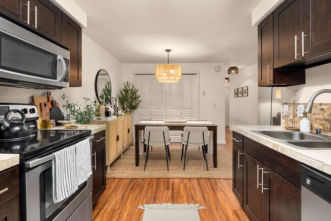 Building Photo - 215 9th St