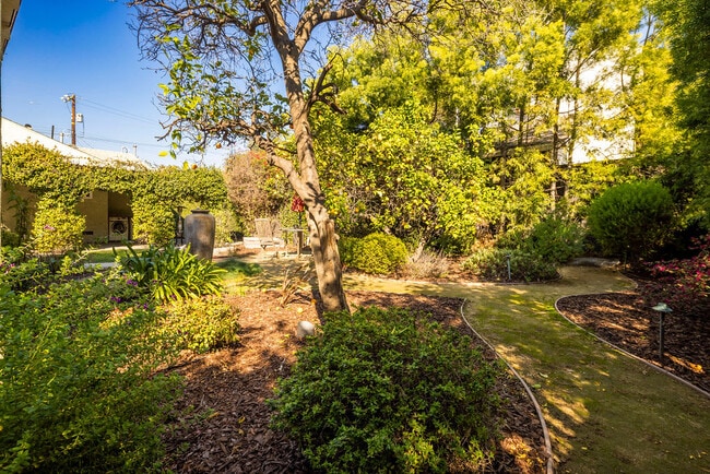 Building Photo - 10744 Charnock Rd