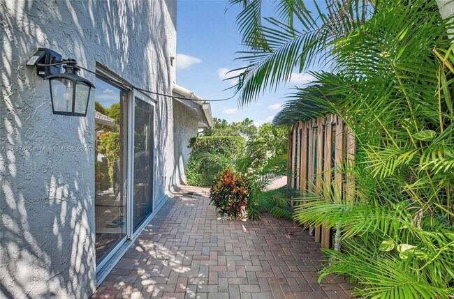 Building Photo - 11698 Briarwood Cir