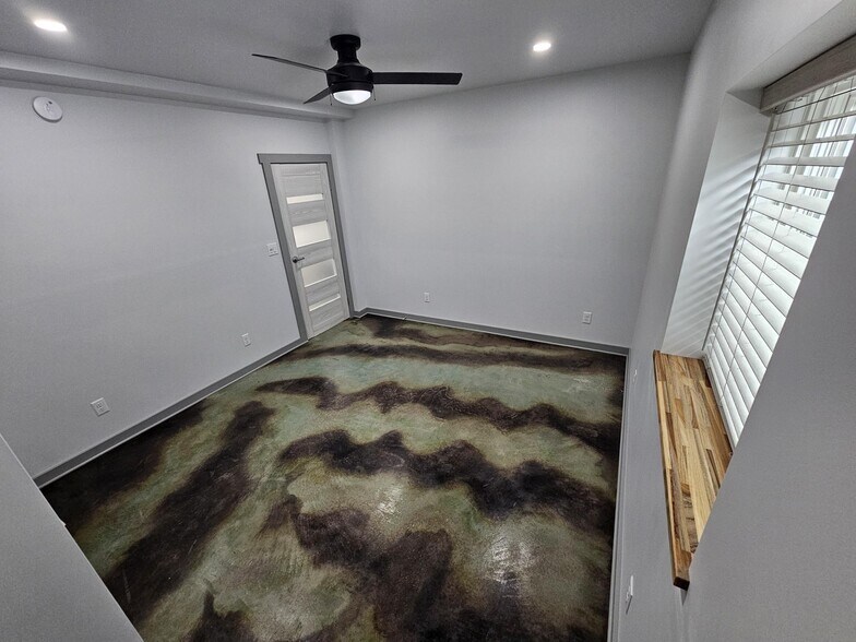 Building Photo - 3136 Hermina St