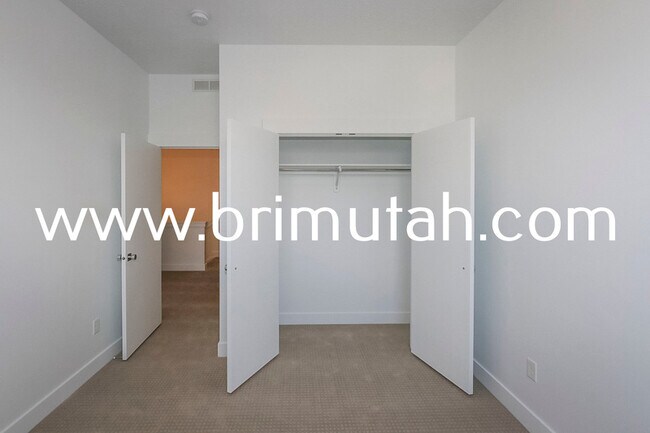 Building Photo - 9204 S. Holiday Bowl Court