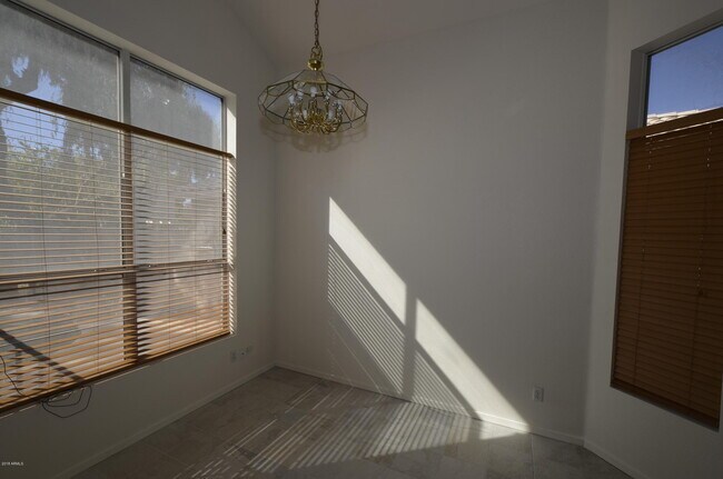 Building Photo - 630 N Diane Ct