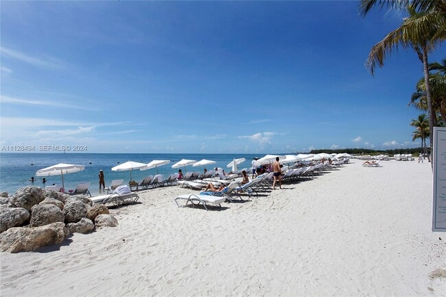 Building Photo - 19117 Fisher Island Dr