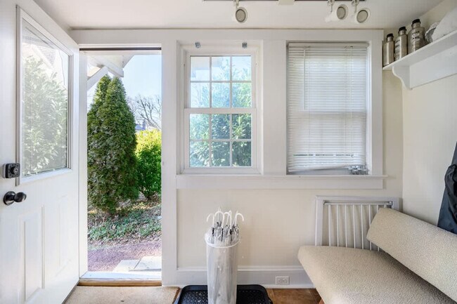 Building Photo - 54 River Dr