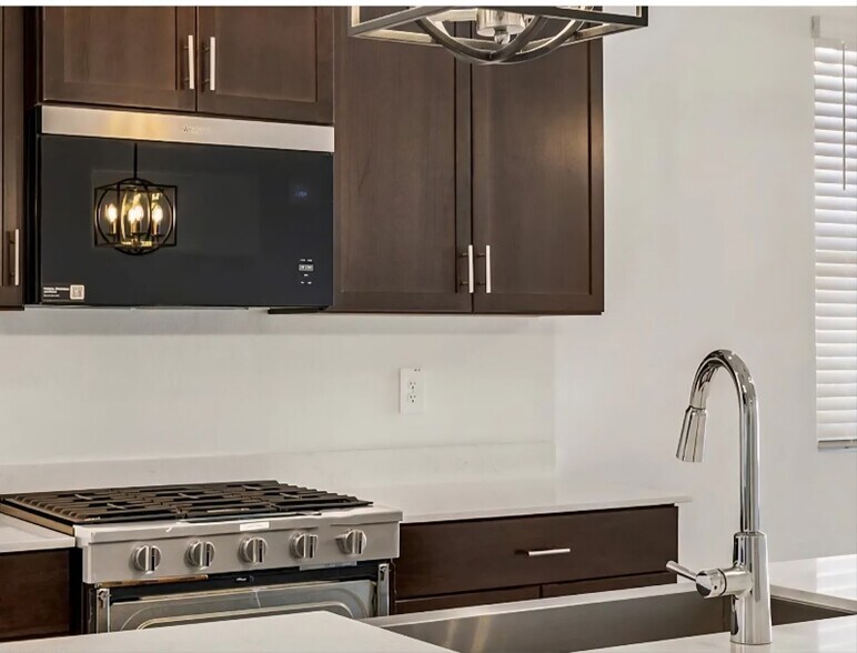 Building Photo - 2542 Fortana Dr