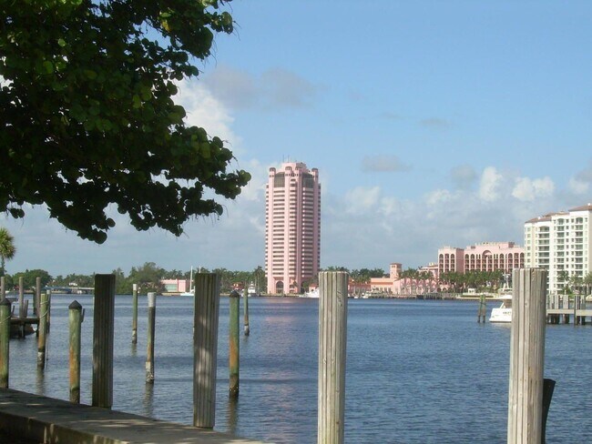 Building Photo - 17061 Emile St