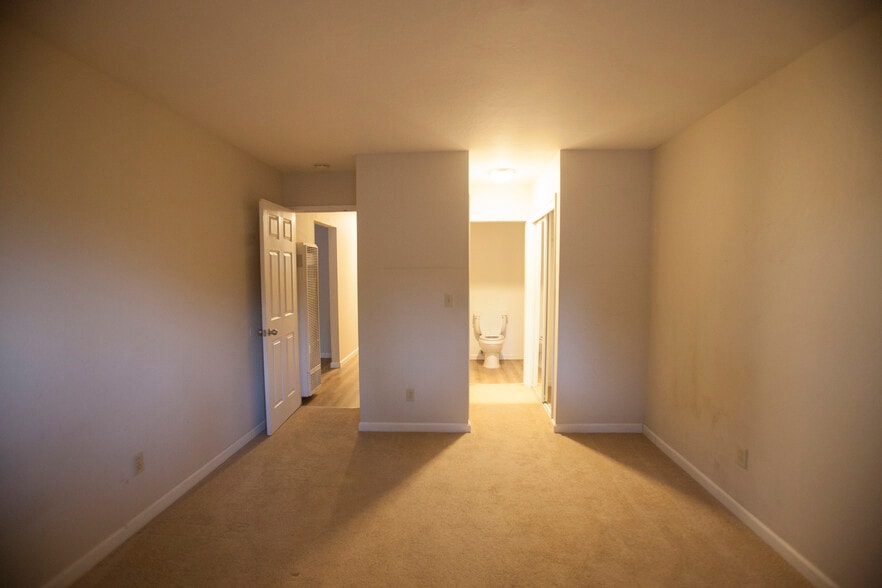 Master Bedroom with Full Bathroom - 621 Grand Fir Ave