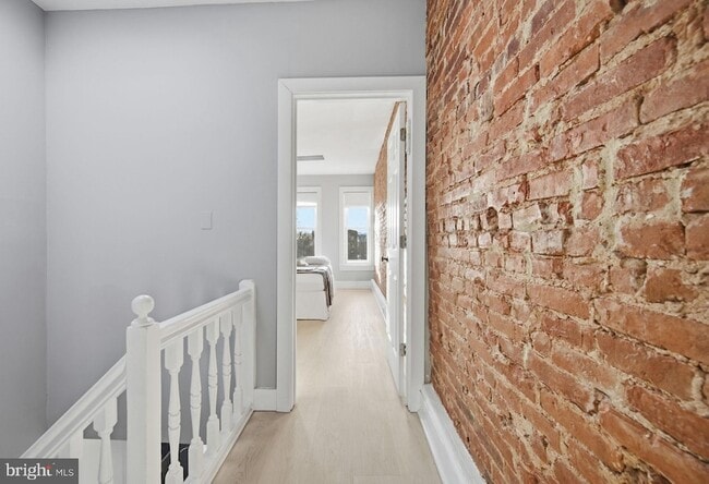 Building Photo - 1015 Riverside Ave