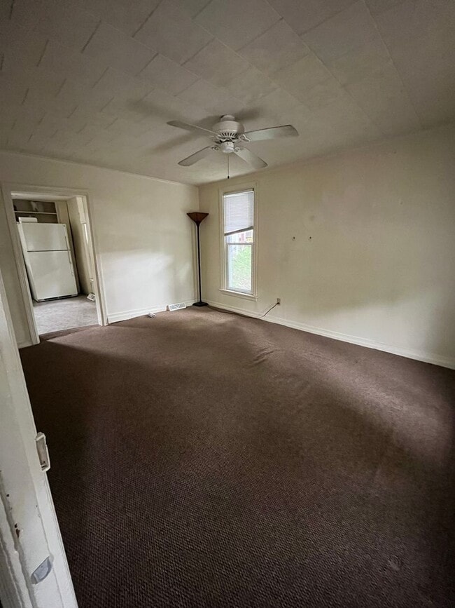 Building Photo - 2-3 Bedroom, 1 Bathroom Detached House in Shippensburg