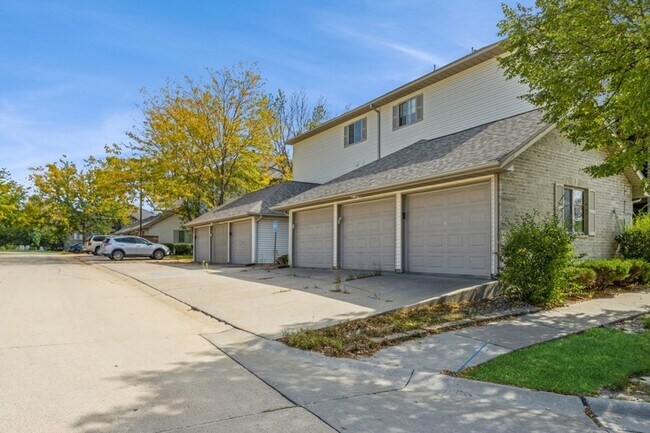 Building Photo - Updated 2 Bedroom with Garage and Off Street Parking Included!