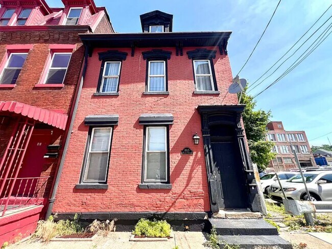 Primary Photo - 1815 Locust St