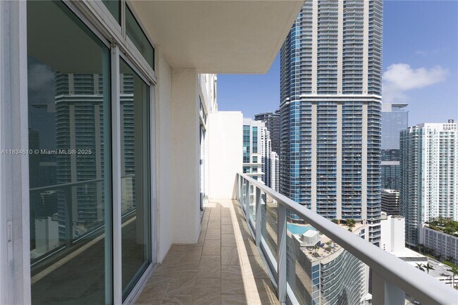 Building Photo - 1155 Brickell Bay Dr