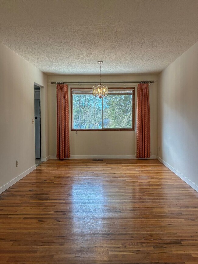 Building Photo - Beaverton Home Available ! Inquire today for a tour !