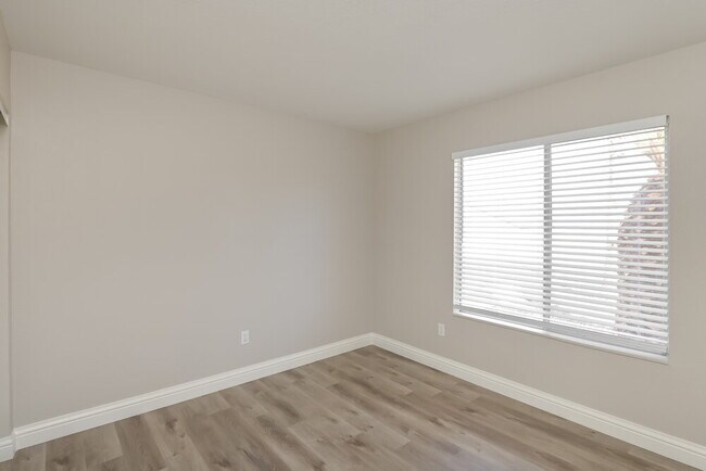 Building Photo - 655 Camp Hill Rd