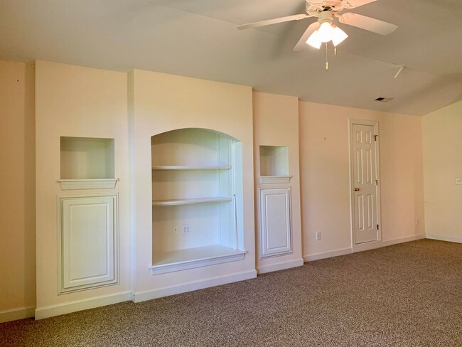 Building Photo - AMAZING Luxurious Residence, Near Educational Facilities, With Upscale Amenities!