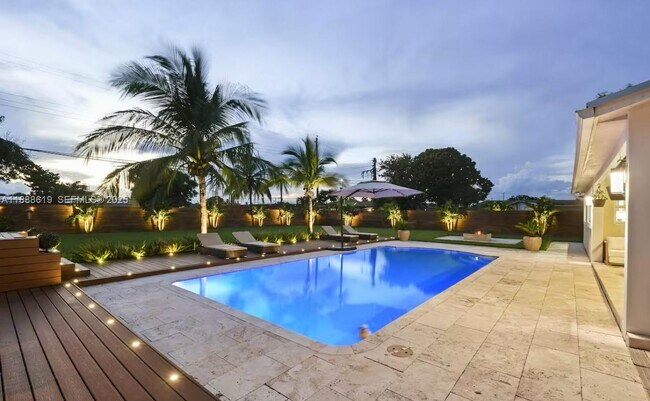 Building Photo - 7101 W Lake Dr