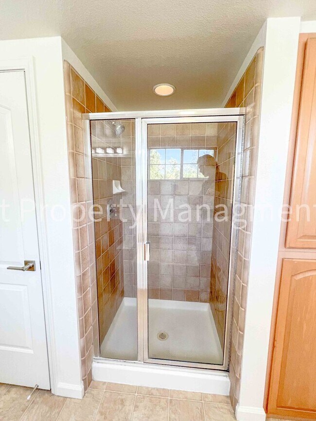 Building Photo - 3 Bedrooms/ 3 Bathrooms; 1,720 Square Foot...