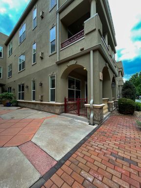 Building Photo - AMAZING 2 Bed /2 Bath Cherry Creek Condo! ...