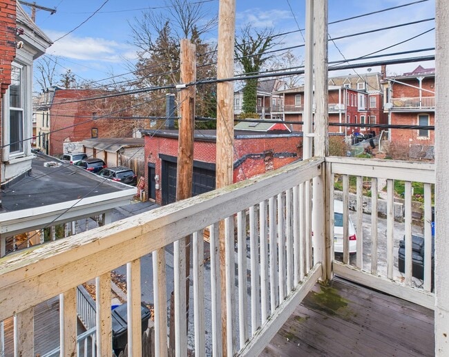 Building Photo - 3 Bedroom Single Family Home on Delaware St.