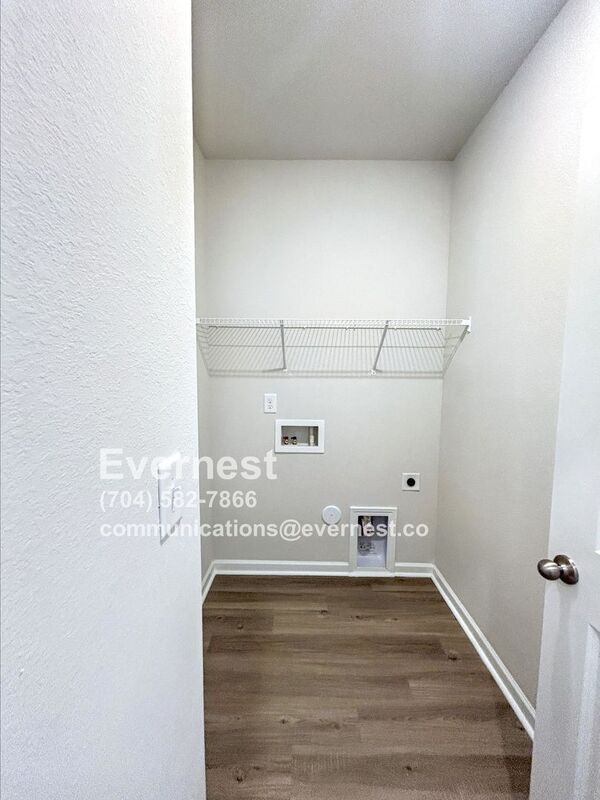 Building Photo - 221 Aniston Ln