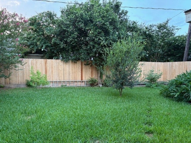 Building Photo - 2210 Pomeran Dr