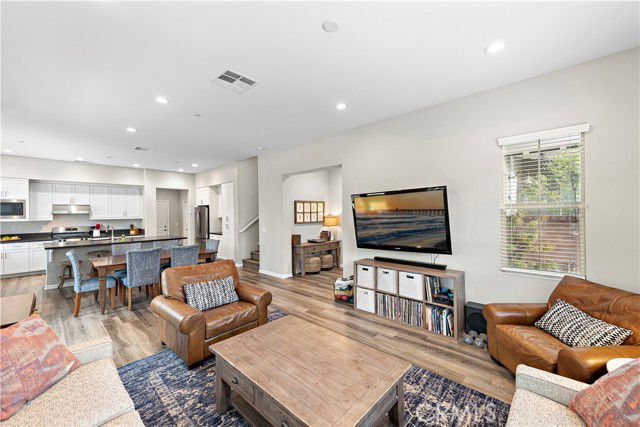 Building Photo - 107 Sencillo Pl