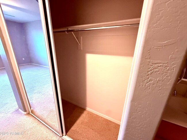 Building Photo - 705 W Queen Creek Rd