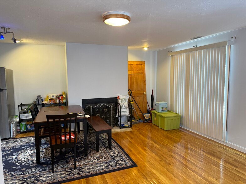 Building Photo - 166 Quincy Shore Dr