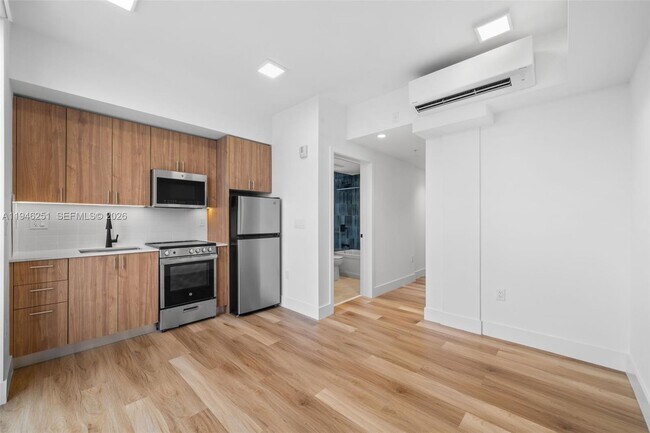 Building Photo - 650 SW 1st St