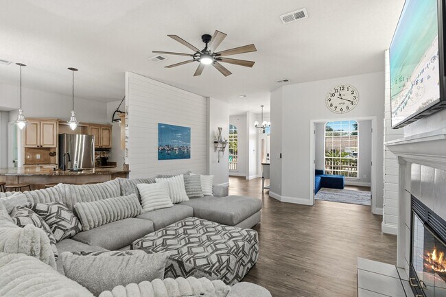 Building Photo - 329 Sailfish Cir